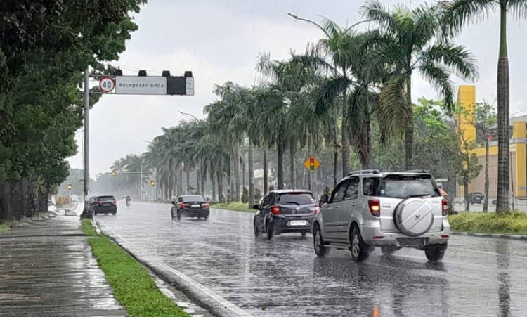 Riau Berpotensi Hujan Ringan Siang Hingga Malam
