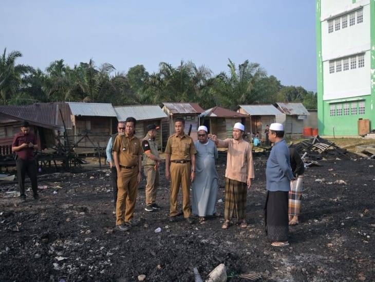 Kebakaran di Ponpes Syekh Burhanuddin Kuntu,290 Unit Kamar Asrama Santri Hangus