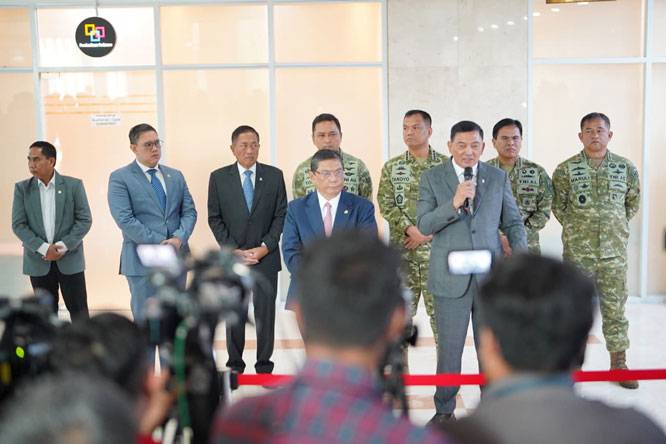 Wapang TNI Dampingi Menhan RI dalam Rapat Kerja Bersama Komisi I DPR RI