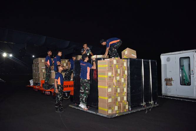 Hari Ketiga Belas Penanganan Gempa NTT, TNI  Sudah Salurkan 946,923 Ton Bantuan