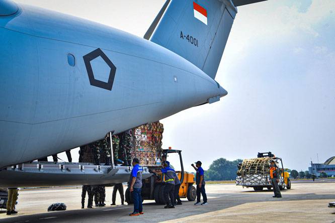 TNI Kerahkan 29 Alutsista dan Salurkan 122 Ton Bantuan untuk Penanganan Gempa NTT