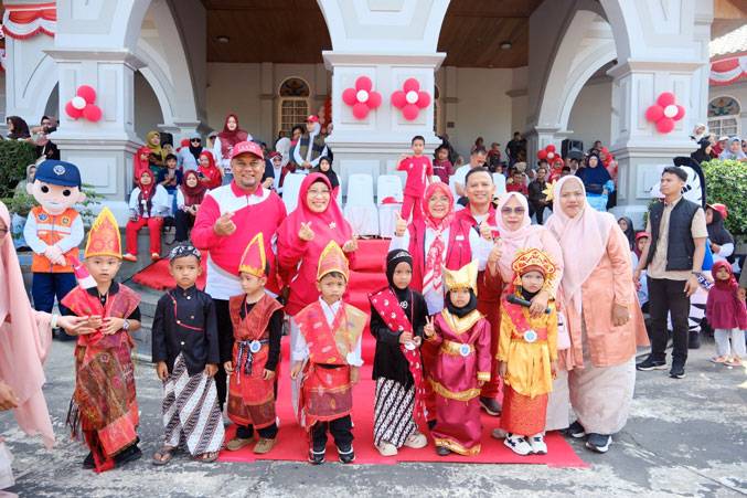 Semangat Kemerdekaan Warnai Karnaval Budaya, Puluhan Sekolah Unjuk Kreativitas di Rumah Rakyat