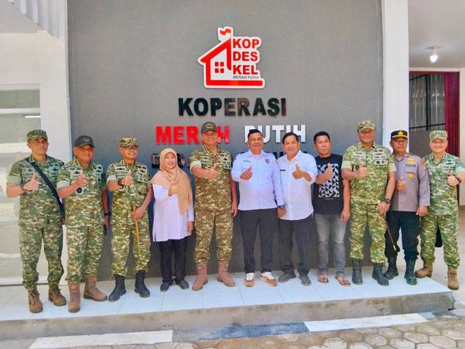 Wapang TNI Tinjau Karya Bakti, Pembangunan KDKMP dan Yonif TP 842/Badak Sakti di Pandeglang