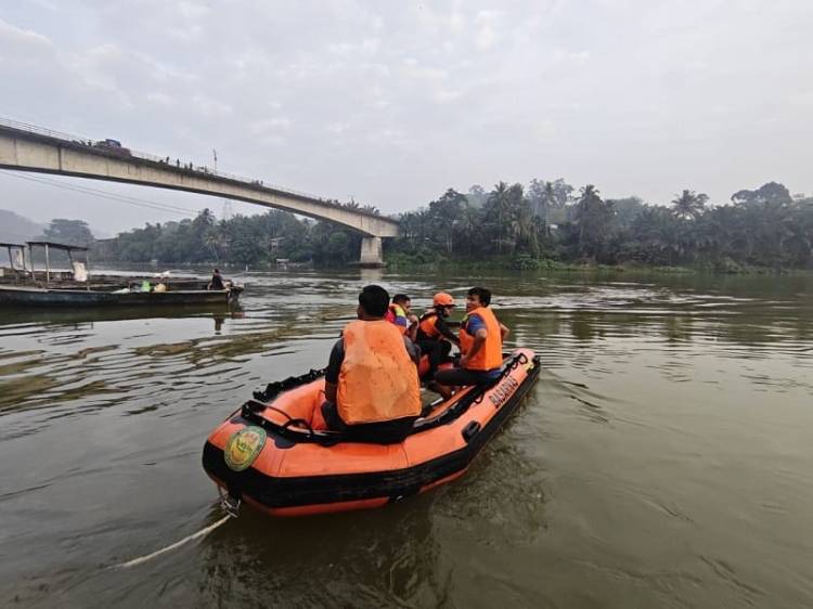 Pria Hilang di Sungai Kampar Setelah Lompat dari Jembatan Rantau Berangin