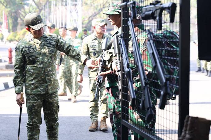 Panglima TNI Tinjau Kesiapan Prajurit dalam Complex Warfare Course di Batujajar