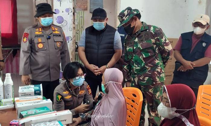 Polda Riau Berikan Layanan Kesehatan Gratis dan Trauma Healing bagi Masyarakat Terdampak Karhutla di Kerumutan