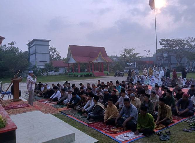 Masyarakat Teluk Meranti Gelar Sholat Istisqa, Memohon Turunnya Hujan