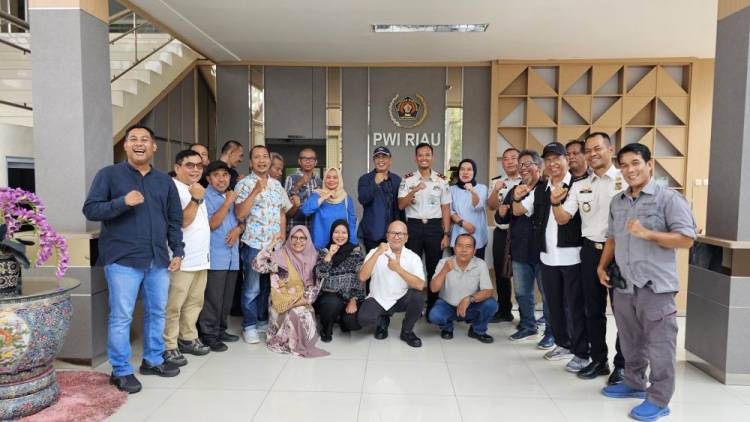 Perkuat Silaturahmi, Imigrasi Siak Sambangi PWI Riau