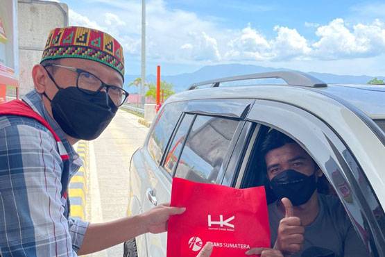 HK Bagikan Kartu UE dan Merchandise Serentak di Seluruh Ruas Tol
