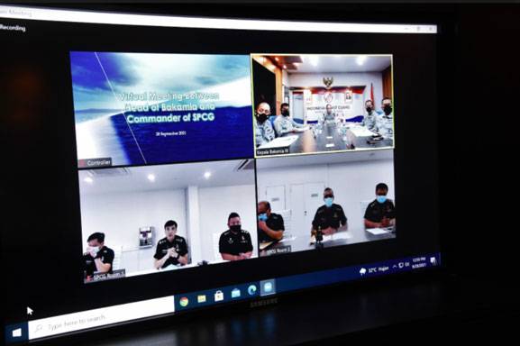 Bahas Hubungan Kerja Sama, Kepala Bakamla RI Komunikasi Vicon Dengan Komandan Singapore Police Coast Guard