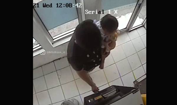 Viral! Pria Ini Kuras ATM Orang yang Lupa Cabut Kartu