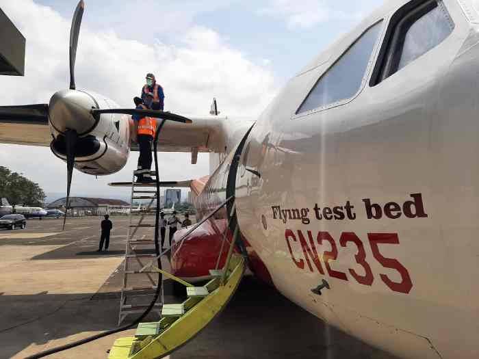 PT Dirgantara Indonesia Uji Cobakan Penggunaan Bioavtur Pada CN-235 220 Flying Test Bed