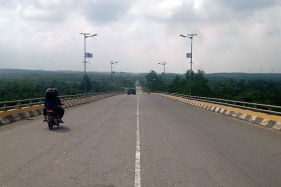 Usai Diperbaiki, Jembatan Maredan Siak Bisa Dilintasi