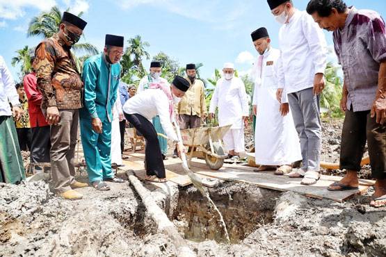 Bupati Meranti HM Adil SH Letakan Batu Pertama Pembangunan Masjid Al-Muta'alimin Desa Insit