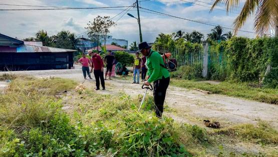 Peduli Kebersihan Lingkungan, PSS Lakukan Gotong Royong di Kelurahan Selatan