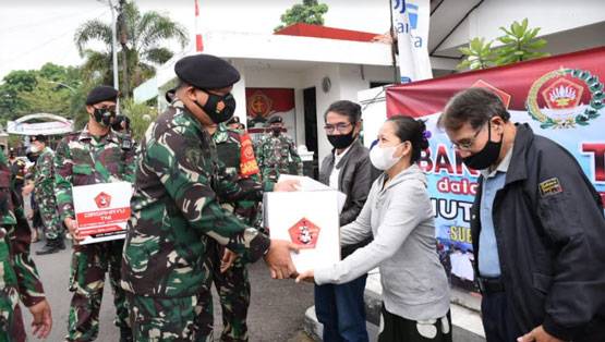 TNI Gelar Baksos HUT Ke-76 TNI di Gartap II Bandung