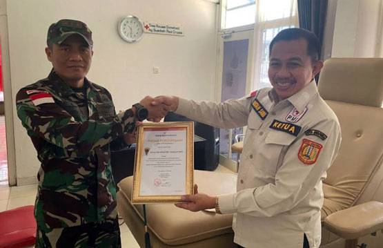Berperan Dalam Aksi Kemanusiaan di Papua, Satgas Yonif 126/KC Terima Penghargaan Dari PMI Jayapura