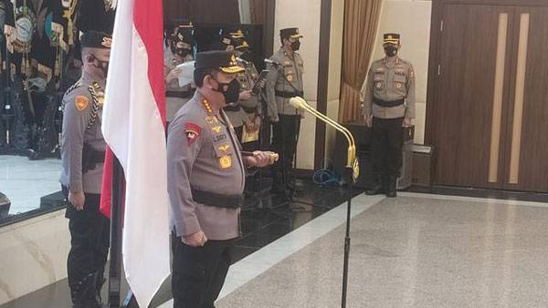 Kapolri Pimpin Upacara Kenaikan Pangkat 13 Anggota Polri