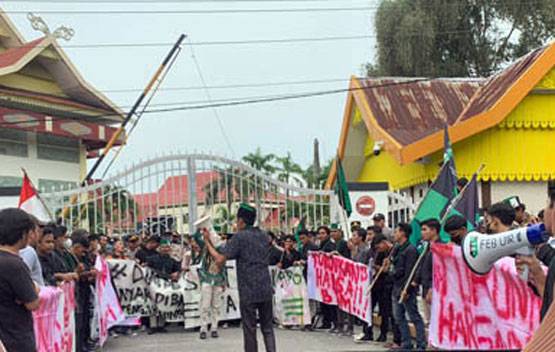 Demo Kenaikan Harga BBM, HMI Pekanbaru Sampaikan 3 Tuntutan ke DPRD Riau