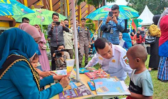 Pj Walikota Pekanbaru Buat si Kecil Gembira di Halaman Mal Pelayanan Publik