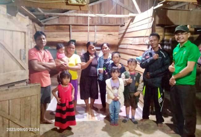 Sambangi Warga Miskin di Pelosok Tenayan Raya, Kader PSI Komit Membantu