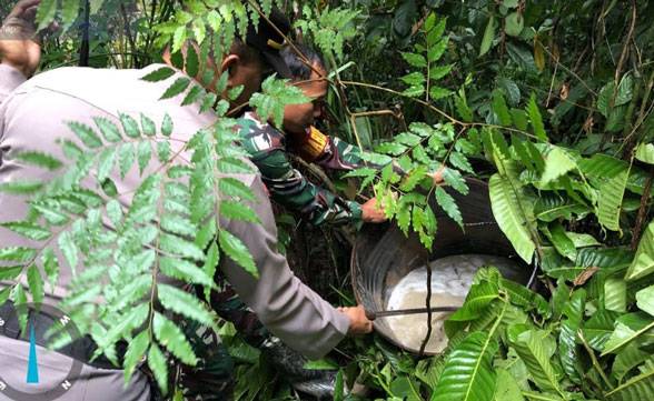 Aparat Gabungan Koramil Mapurujaya dan Polsek Mimika Timur Gerebek Lokasi Produksi Sopi