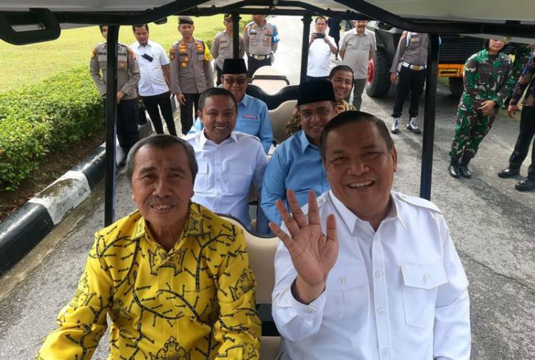 Momen 3 Bapaslon Gubernur Riau Tampak Akrab Keliling Mapolda