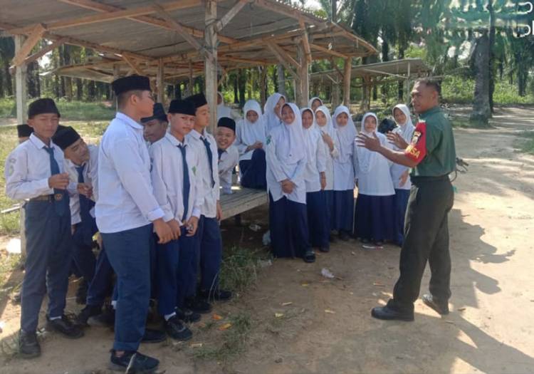 Tanamkan nilai nilai Pancasila sejak Dini, Anggota Koramil 0321-05/RM Laksanakan Komsos di MTS Asyakirin