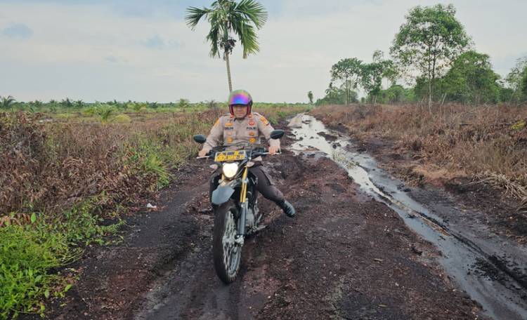 Sampaikan Pesan Pilkada Damai 2024, Kapolsek Pulau Burung Trabas 11 Desa dalam sehari
