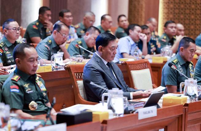Panglima TNI dan Menhan RI Hadiri Raker dengan Komisi I DPR RI, Bahas Penyesuaian Anggaran 2026