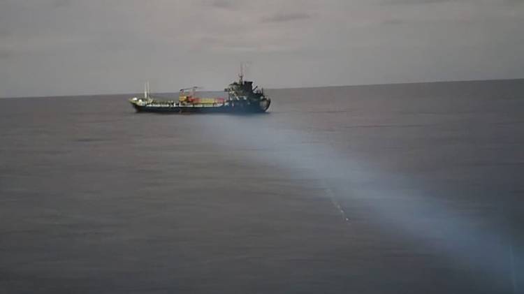 Bakamla RI Evakuasi Kapal MV Leann Yang Terbakar di Perairan Anambas