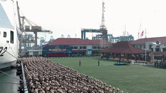 KKRI Bentuk Generasi Muda Cinta Bahari dan Tangguh Bela Negara di KRI Banjarmasin-592