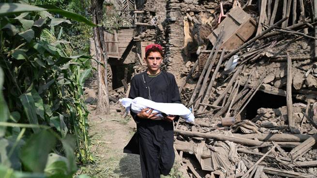 Korban Tewas Gempa Afghanistan Tembus 1.400 Orang