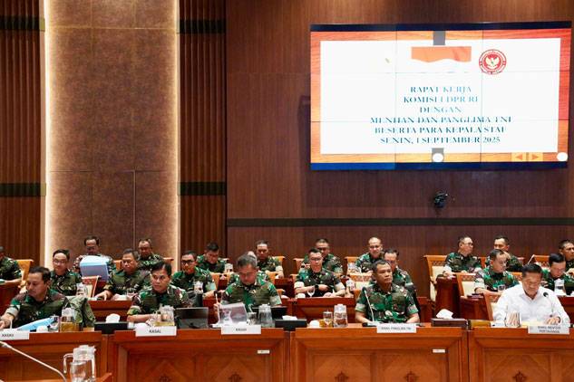 Wakil Panglima TNI Hadiri Rapat Kerja Bersama Komisi I DPR RI