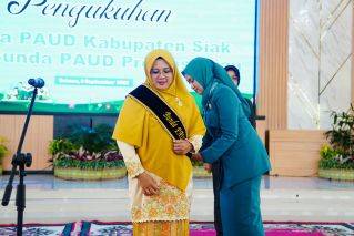 Afni Zulkifli Dikukuhkan Sebagai Bunda PAUD, Bunda Literasi, dan Ketua Dekranasda Siak