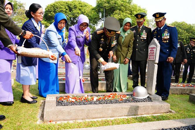 Wakil Panglima TNI Pimpin Ziarah Nasional HUT Ke-81 TNI, Teladani Semangat Juang Para Pahlawan