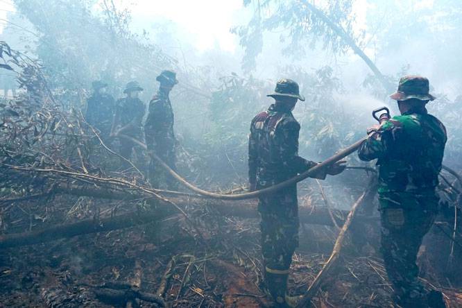 Gambut Jadi Medan Tempur, Satgas Darat Lanud Sjamsudin Noor Pantang Pulang Sebelum Bara Terkendali