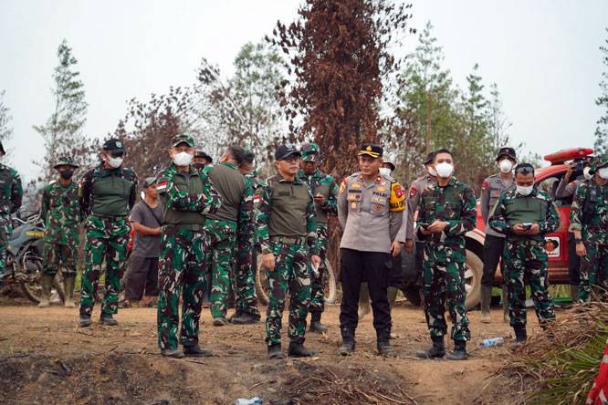 Penanganan Karhutla Sektor Selatan Kalbar Diperkuat, TNI Alihkan Perkuatan Pasukan