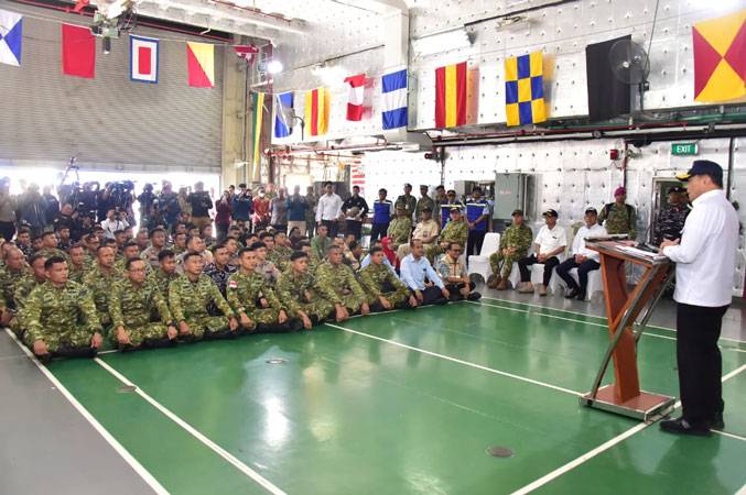 Panglima TNI Bersama Menko Polkam Lepas Satgas Terpadu Port Visit 2026