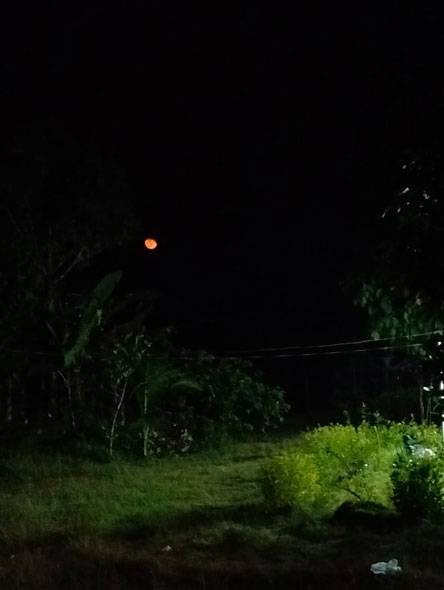 Fenomena Bulan Darah Ubah Langit Menjadi Merah Api