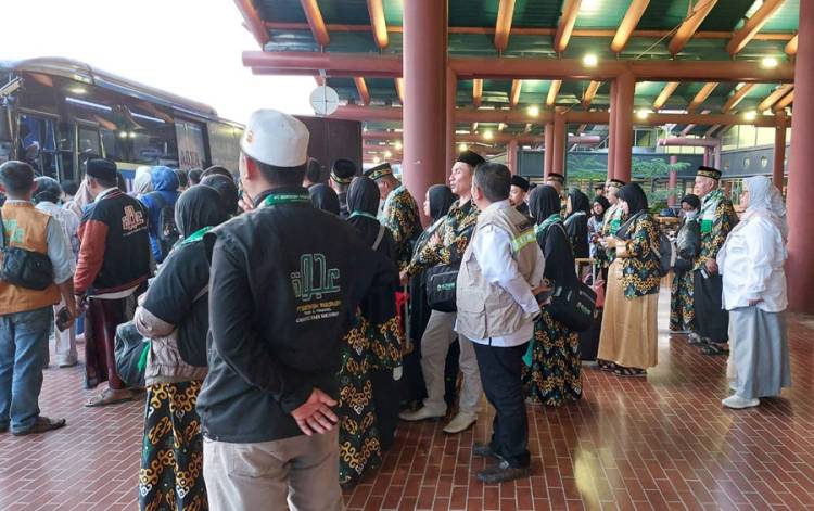 Dampak Erupsi Gunung Anak Krakatau, Penerbangan 3.450 Jamaah Umroh Terkendala