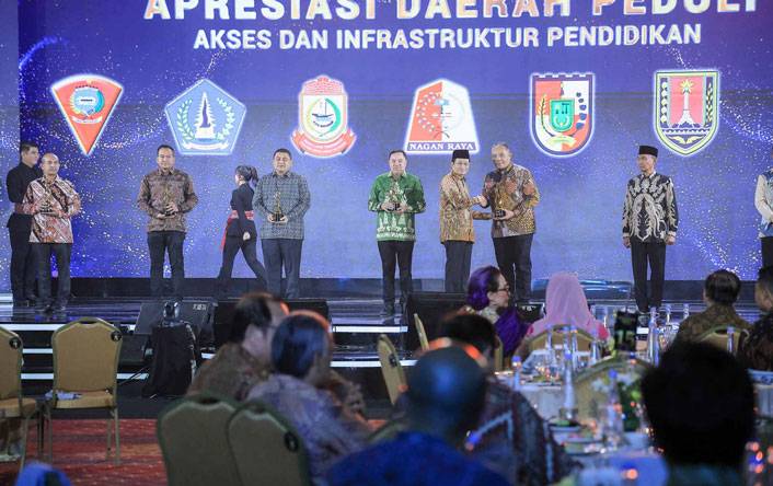 Komit Tingkatkan Akses Pendidikan di Pekanbaru, Pemko Terima Penghargaan KompasTV
