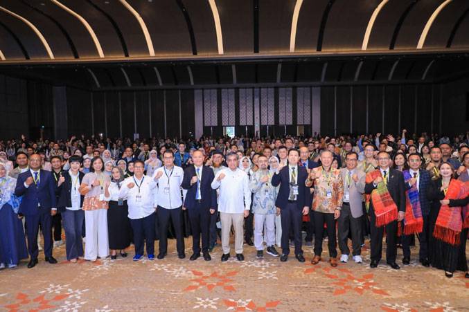 Menaker: Adopsi AI Harus Berorientasi pada Manusia dan Tingkatkan Produktivitas