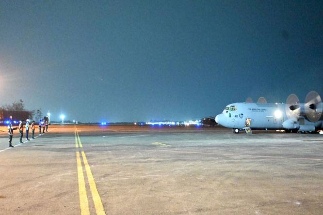 Tak Hanya Logistik, Hercules TNI AU Bawa Dukungan Kesehatan dan Peralatan Untuk Menopang Perjuangan Pasukan Karhutla Kalsel
