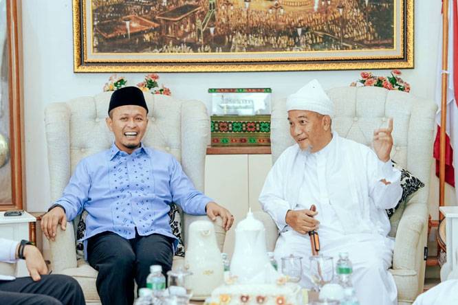 Perkuat Silaturahmi, Wali Kota Pekanbaru Ajak Ulama dan Santri Doakan Karhutla Berakhir