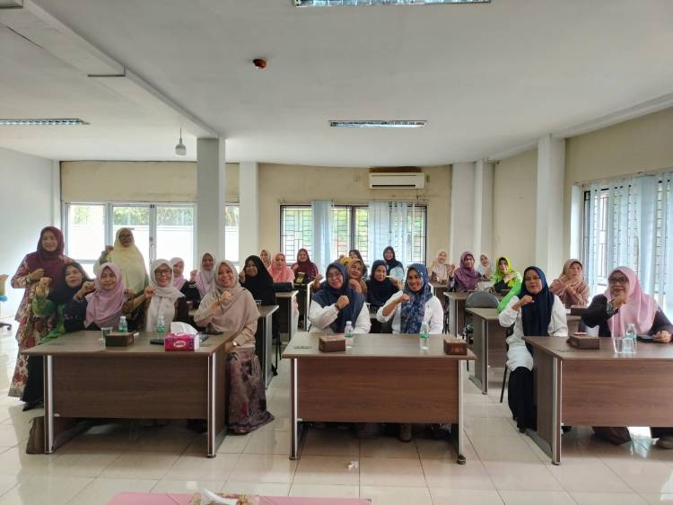 Dorong Perempuan Berani Tampil, IKWI Riau  Taja Pelatihan Public Speaking