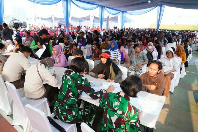 Serentak Di Seluruh Indonesia, Kapuskes TNI Buka Bakti Sosial Kesehatan HUT Ke-81 TNI
