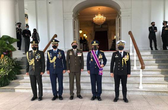 Panglima TNI Marsekal Hadi Tjahjanto Dianugerahi Tanda Kehormatan Oleh Singapura