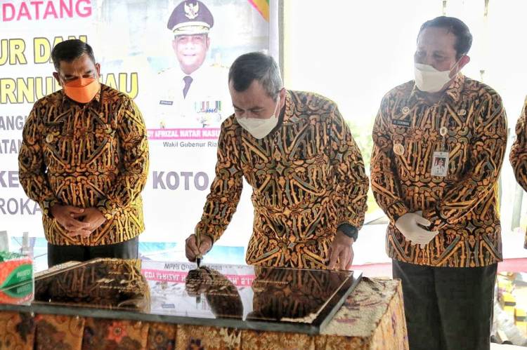 Dinantikan Masyarakat Rokan Timur, Gubernur Riau Resmikan Jembatan Baru di Rohul