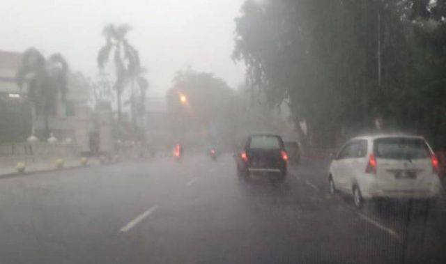 BMKG Ingatkan Potensi Hujan Deras Disertai Petir dan Angin Kencang di Riau, Ini Daftar Wilayahnya